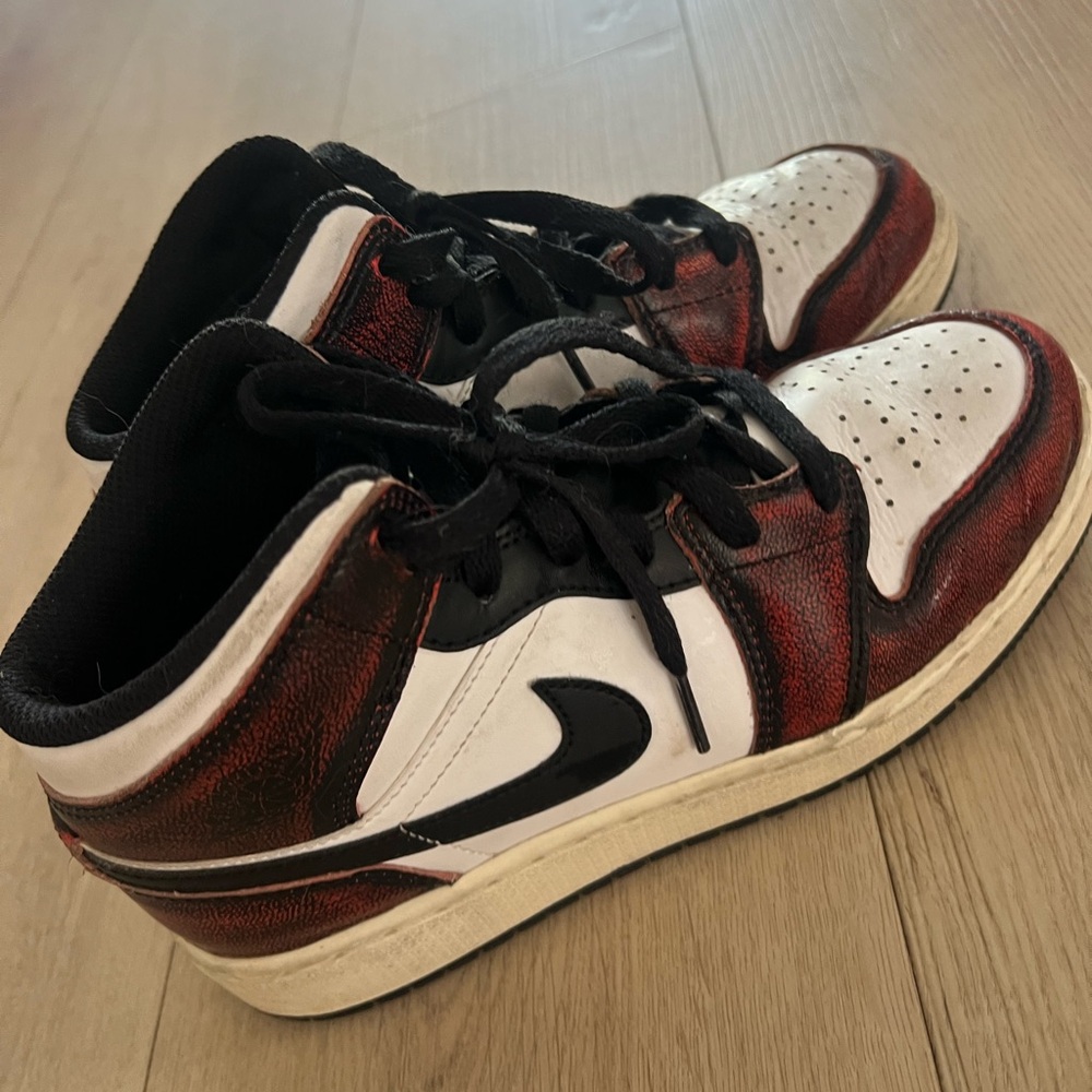 Air Jordan 1Mid SE - Picture 4 of 11